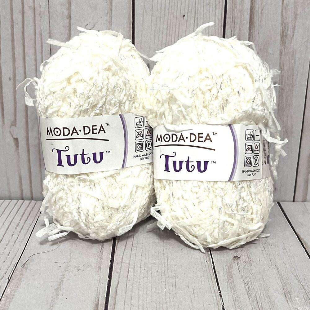 Moda Dea Tutu Cotton Blend #4 50g Color White Lot of 2 Skeins 92 yds